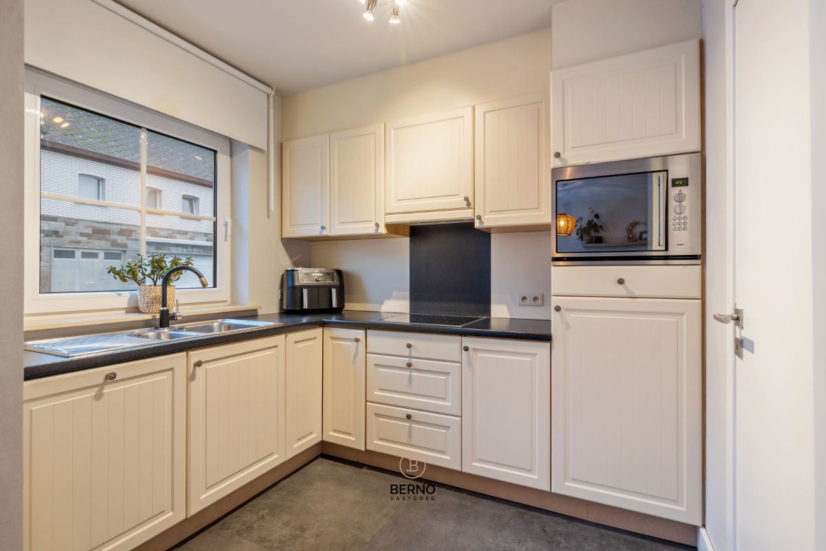 Knap gerenoveerd appartement mét garage foto 6