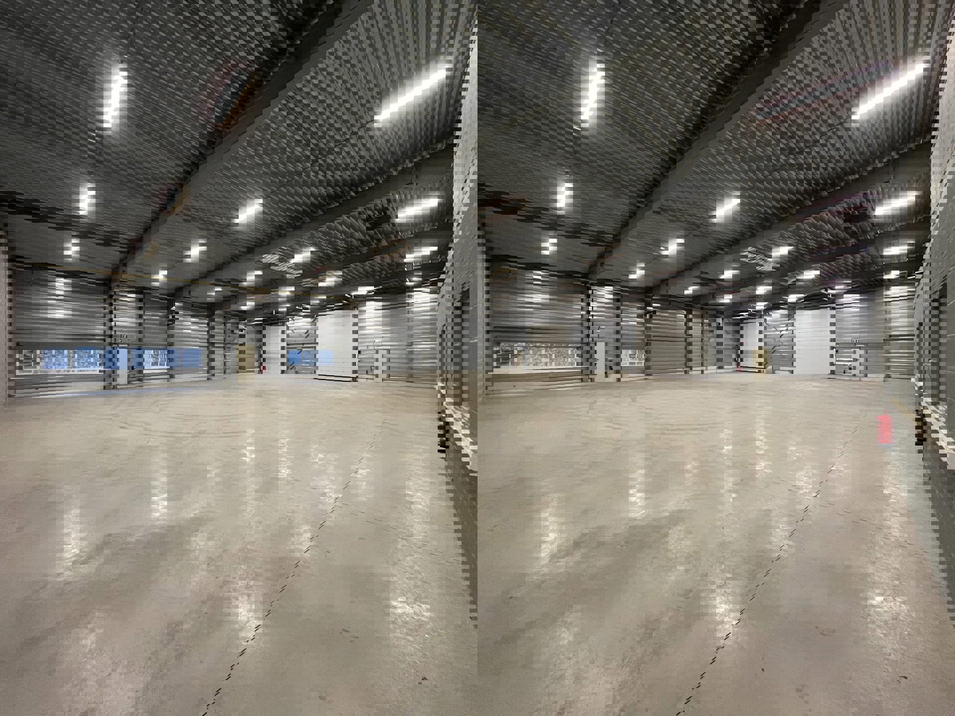 CENTRAAL GELEGEN MAGAZIJN VAN 300M² foto 2