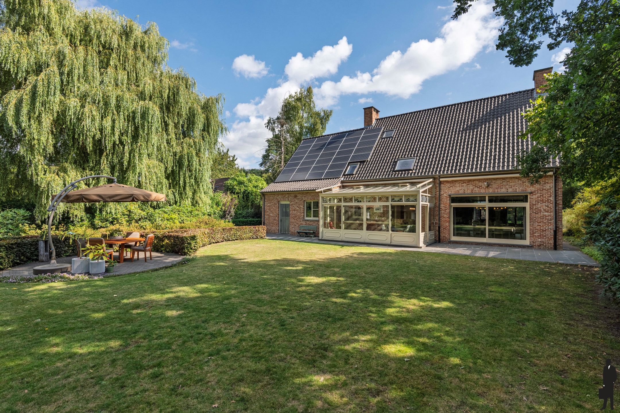 Ruime villa met aangelegde tuin foto 2