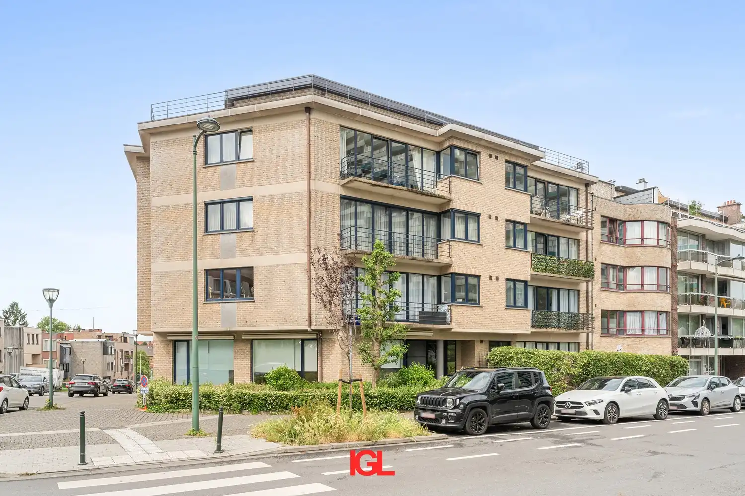 Ruim en goed onderhouden appartement met 3 slaapkamers, 2 badkamers en terras foto 3