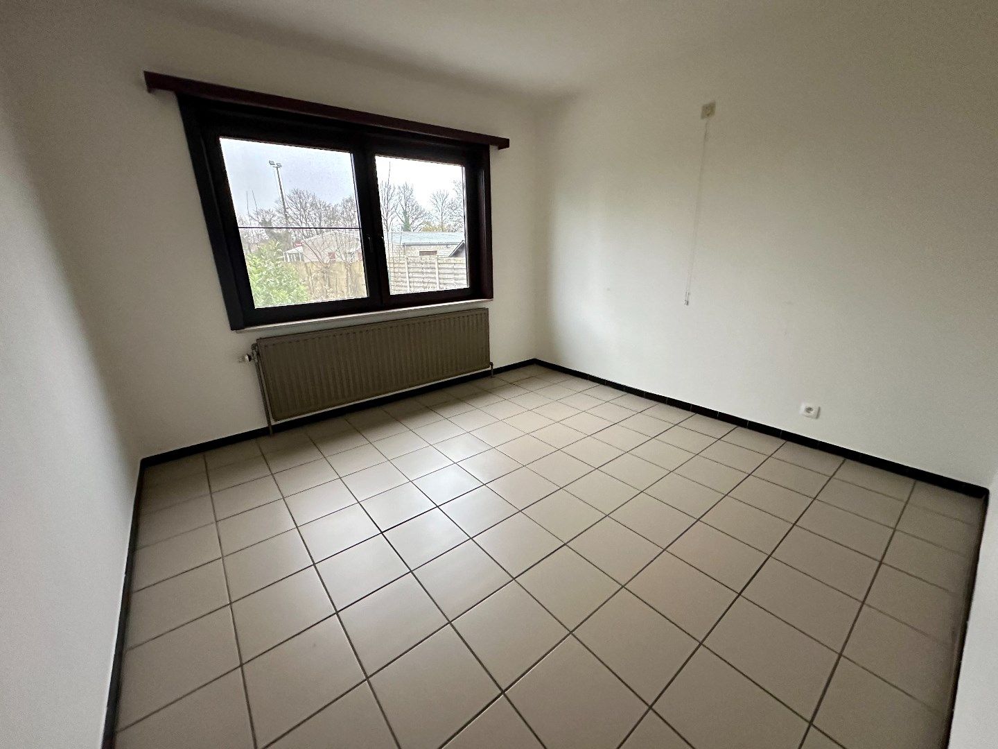 Halfopen woning met ruime tuin foto 12