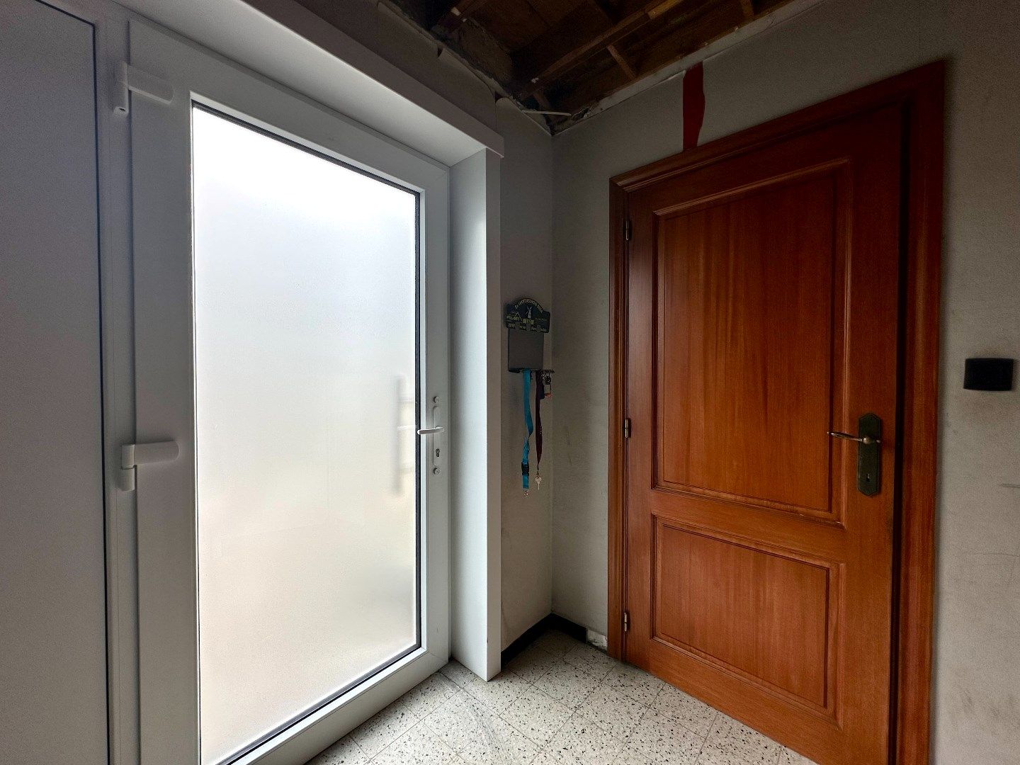 Ruime gezinswoning met 3 à 4 slaapkamers en dubbele garage in Eernegem foto 3