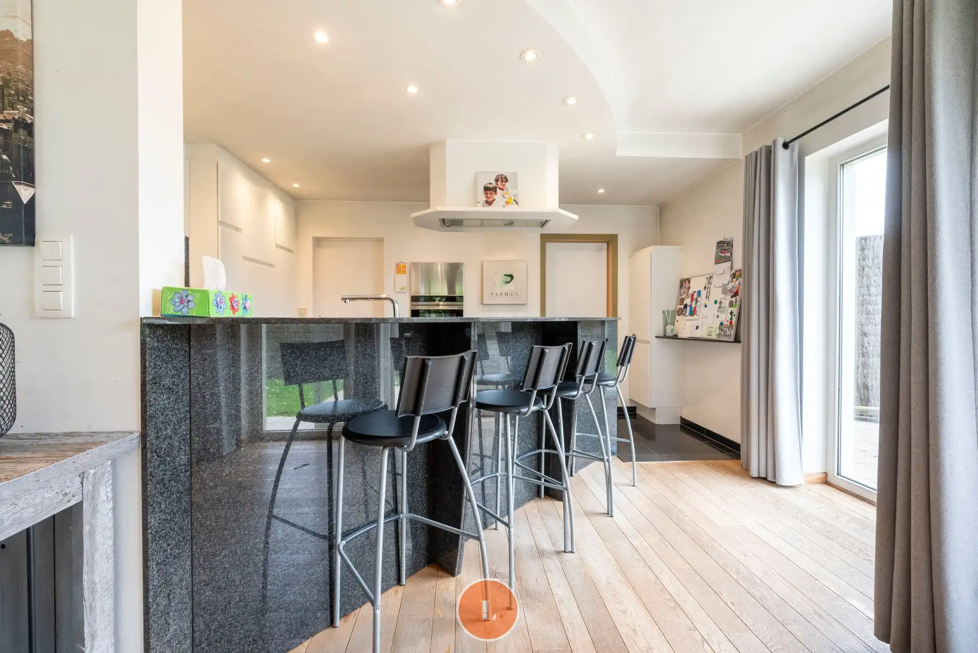 Prachtige villa met praktijkruimte en zonnepanelen op toplocatie in Menen foto 8