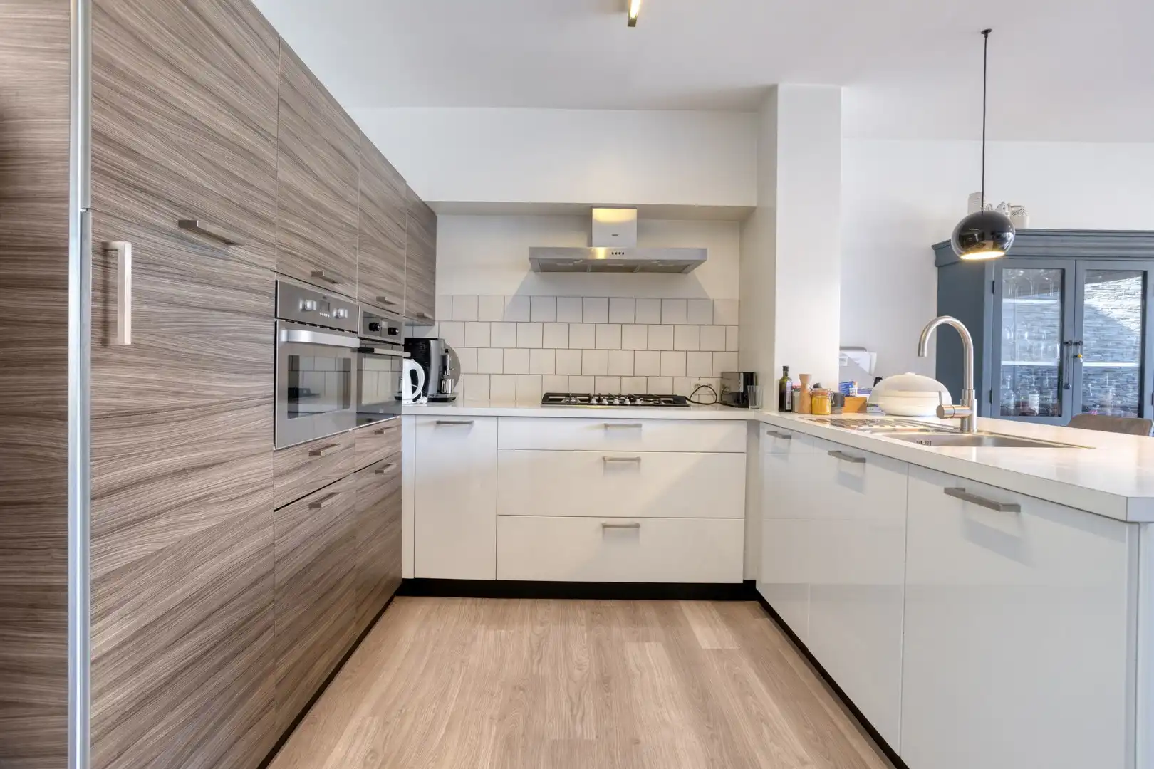 Instapklare woning met 5 slaapkamers garage en tuin! foto 6