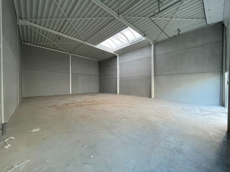 Modern magazijn van 216 m² met parkeerplaatsen op toplocatie in Evergem foto 21