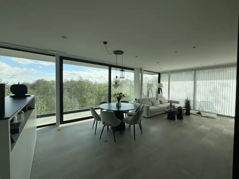 Nieuwbouw 3-slaapkamerappartement te huur voor kortere periode foto {{pictureIndex}}