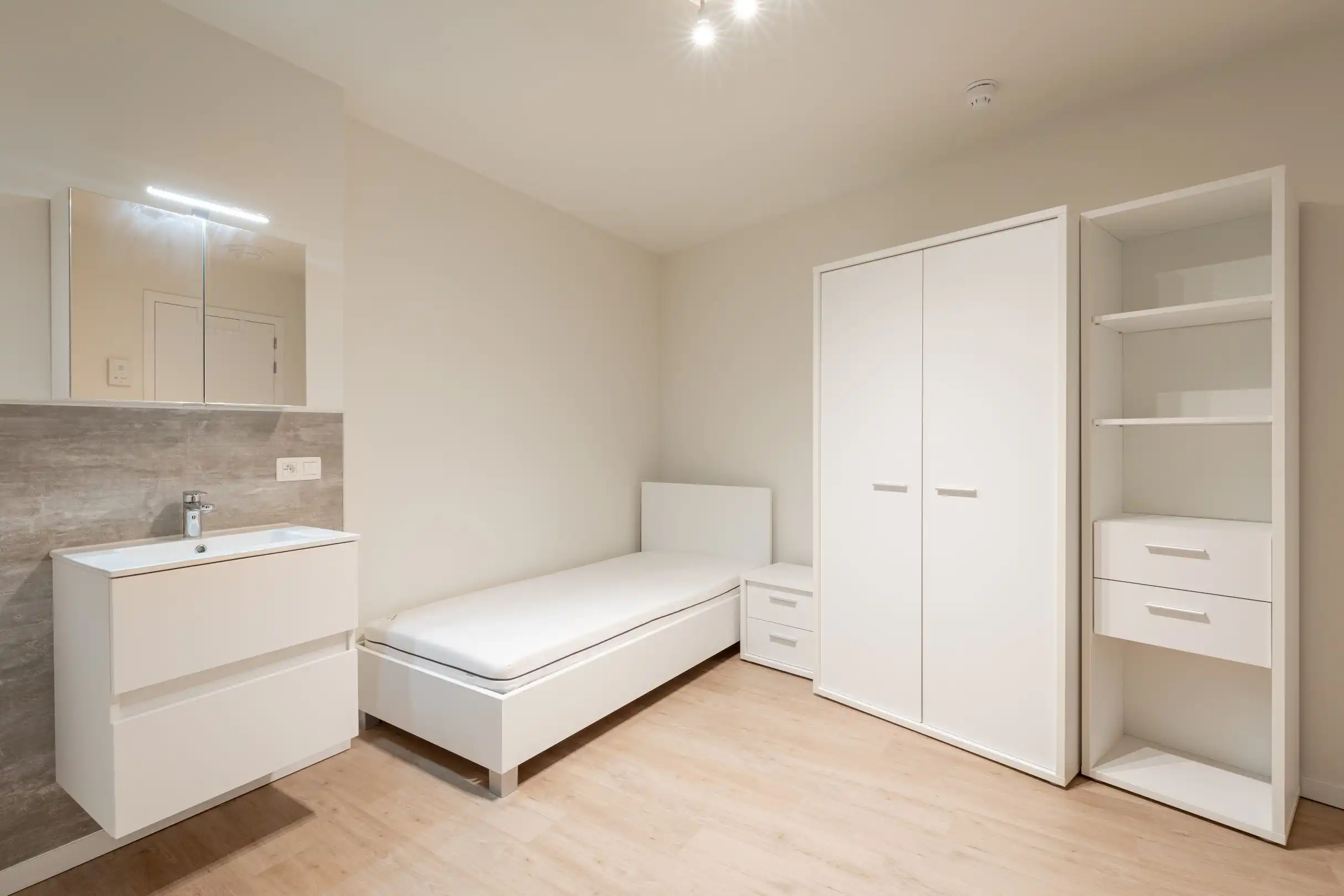 Bemeubelde studentenkamer in hartje Leuven  foto 3