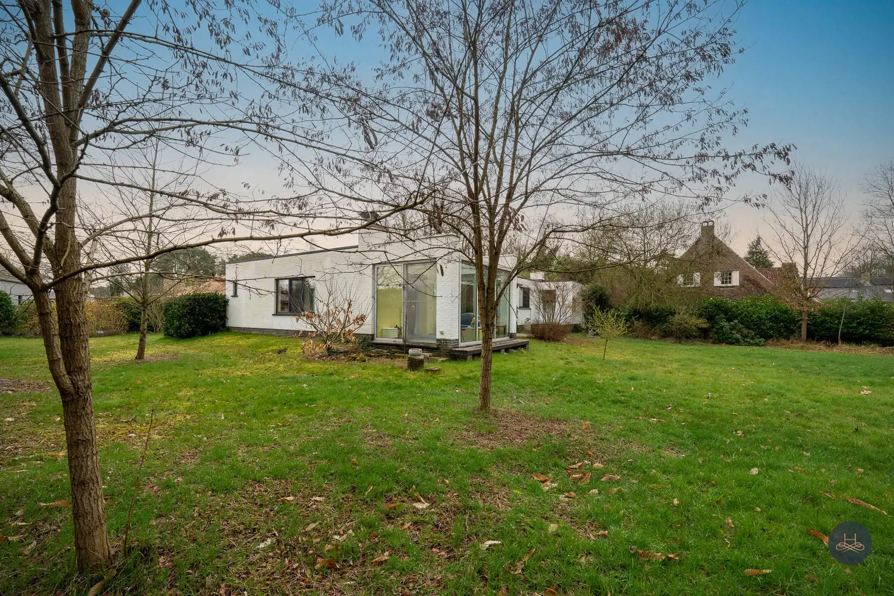 Laagbouwwoning in het groen met veel potentieel foto 24