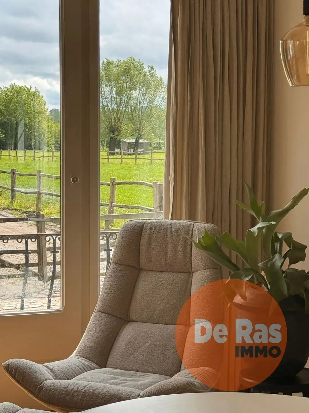 HERZELE- Gerenoveerde villa in een groen kader nabij centrum foto 7
