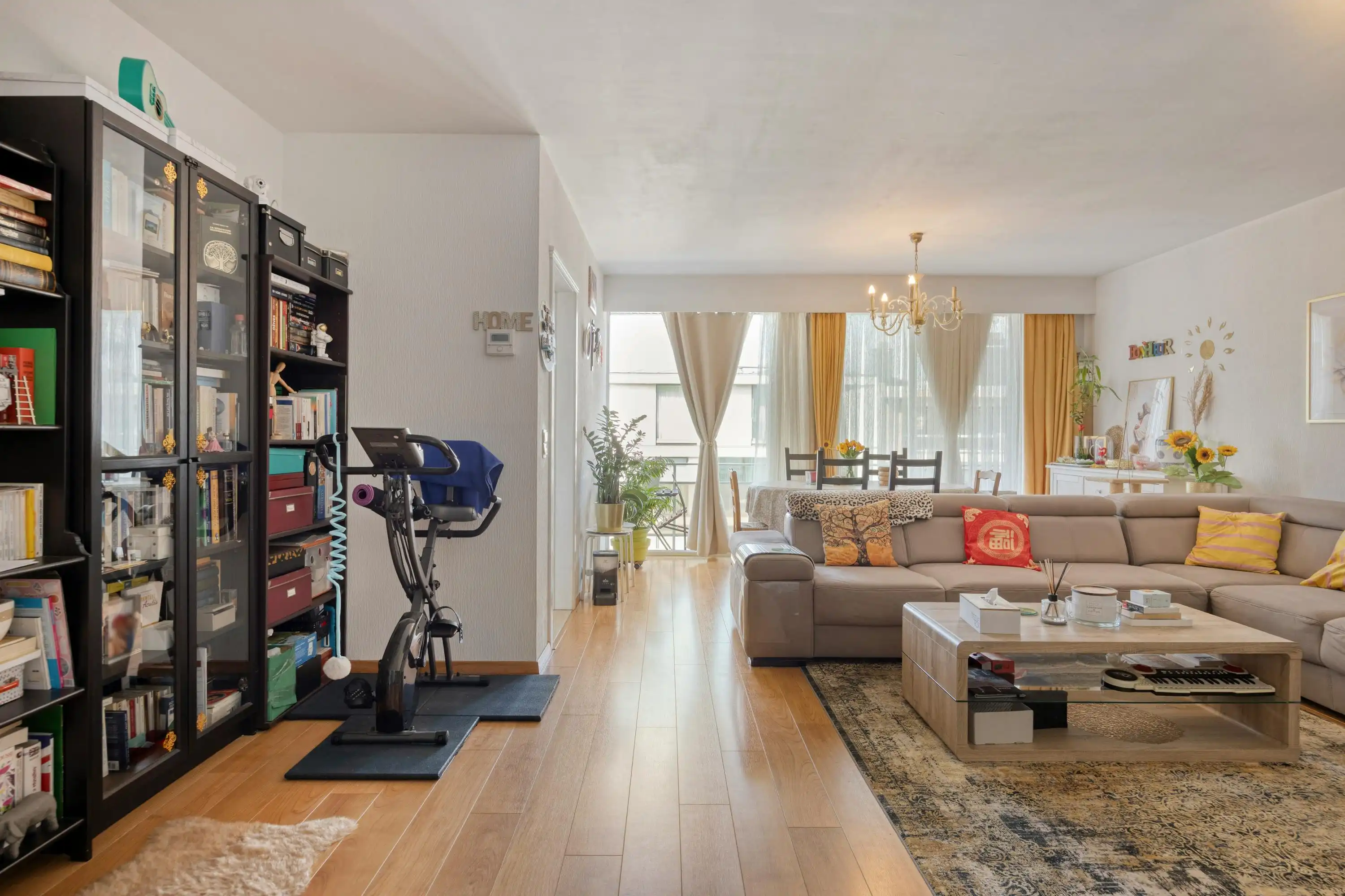 Ruim appartement te koop in hartje Strombeek-Bever foto 2