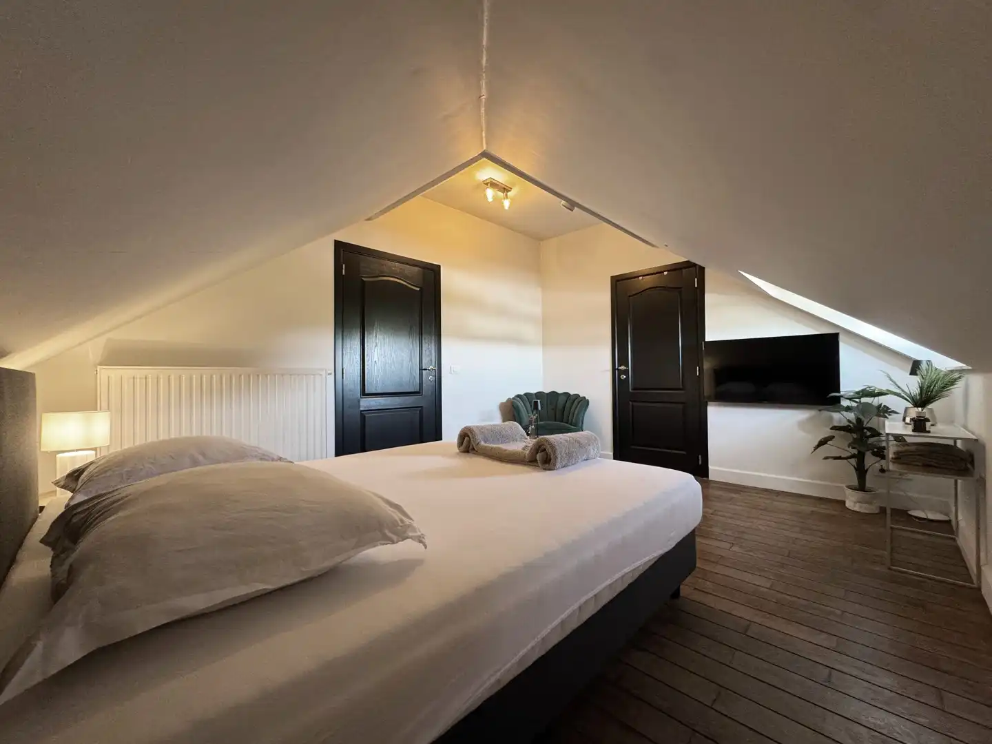 Unieke en ruime villa met 8 slaapkamers, lift, zonnepanelen en 10 parkeerplaatsen op riant perceel van 2.313 m² foto 30