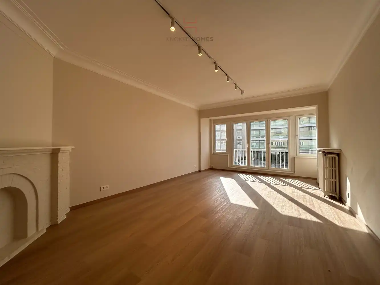 Volledig gerenoveerd twee slaapkamer appartement met zijdelings zeezicht foto 2