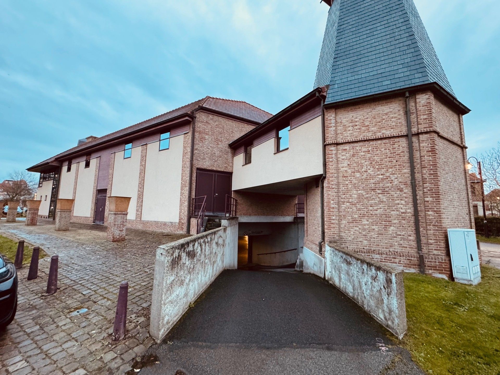 Verhuur garage onder het gemeentehuis van De Haan. foto 4
