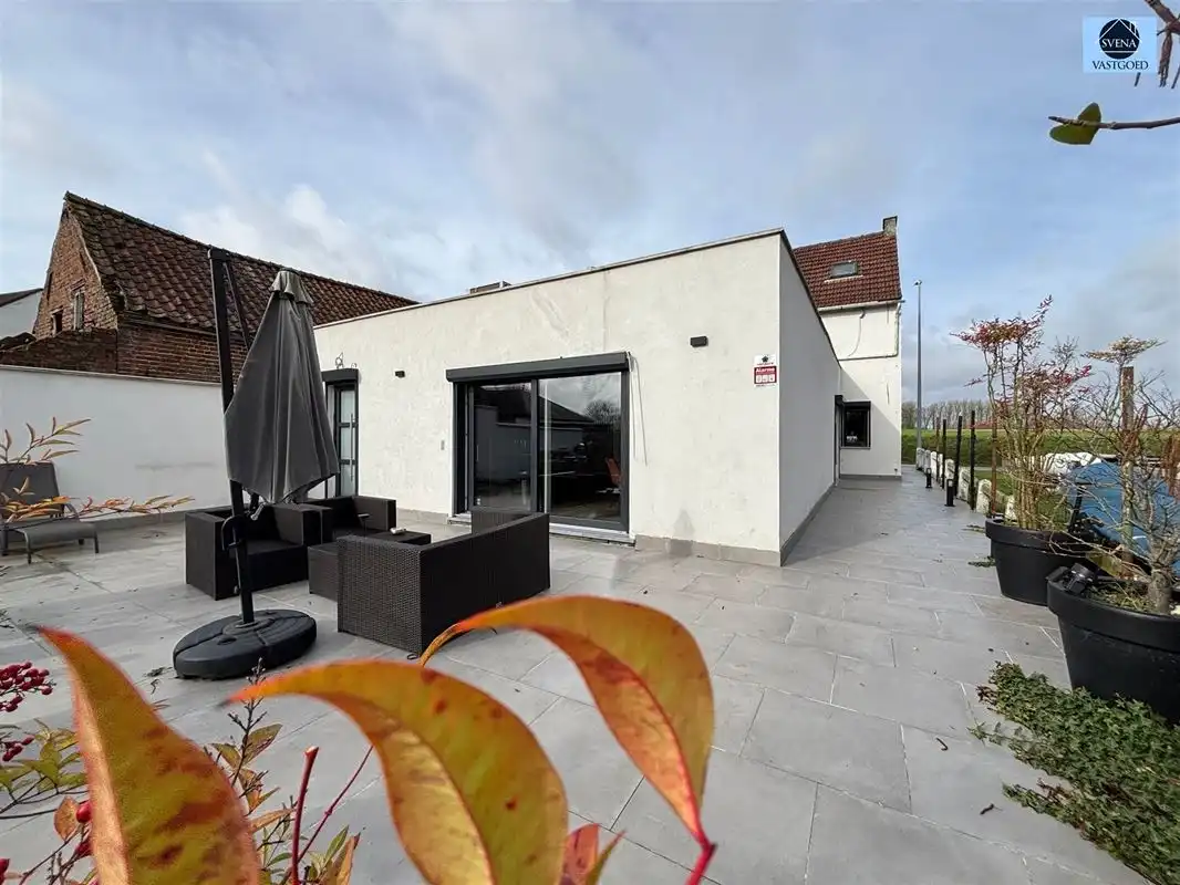 GERENOVEERDE HOB MET GROTE TUIN EN 2 GARAGES foto 2