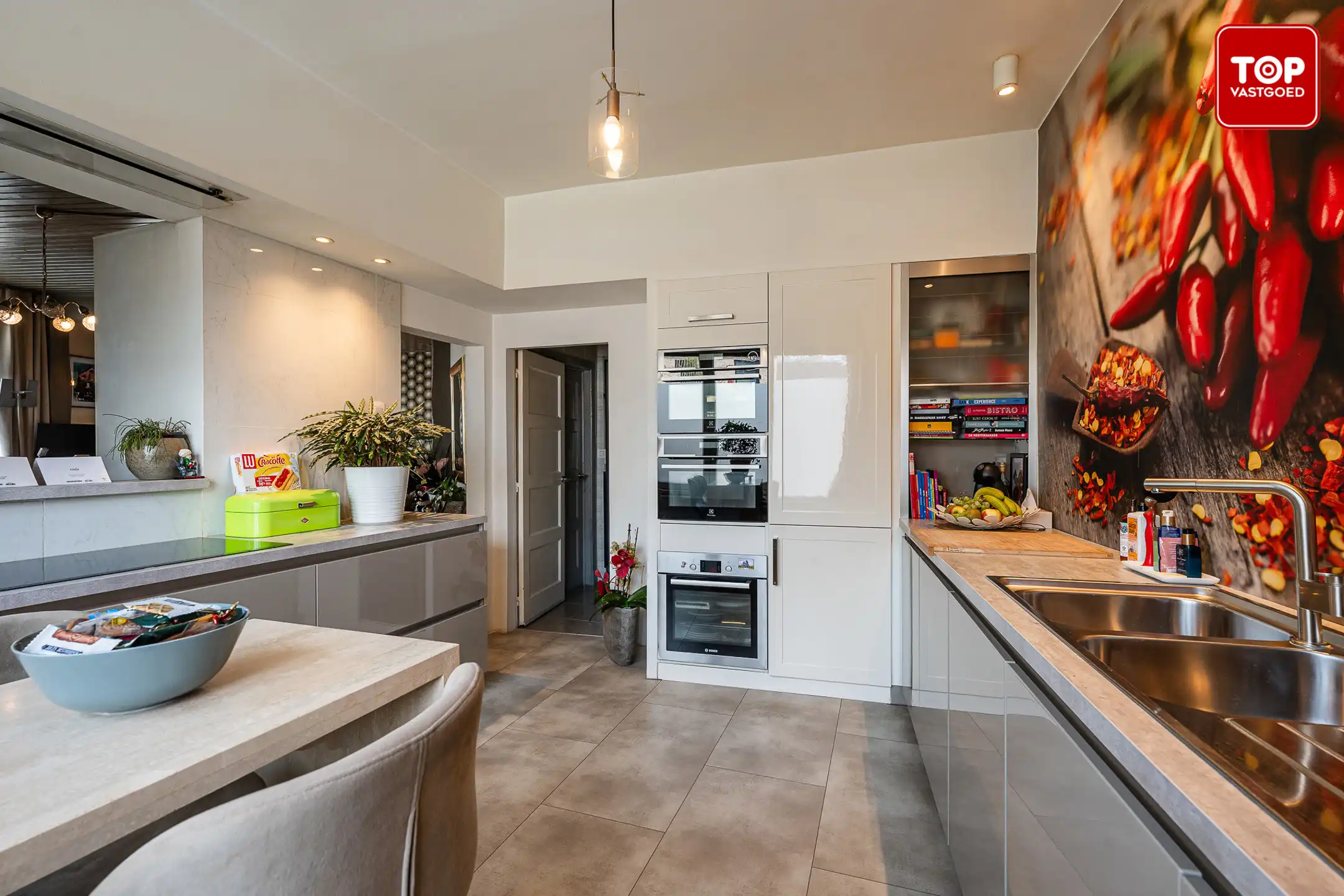 Statige, lichtrijke woning met 3 slaapkamers en stadskoer foto 15