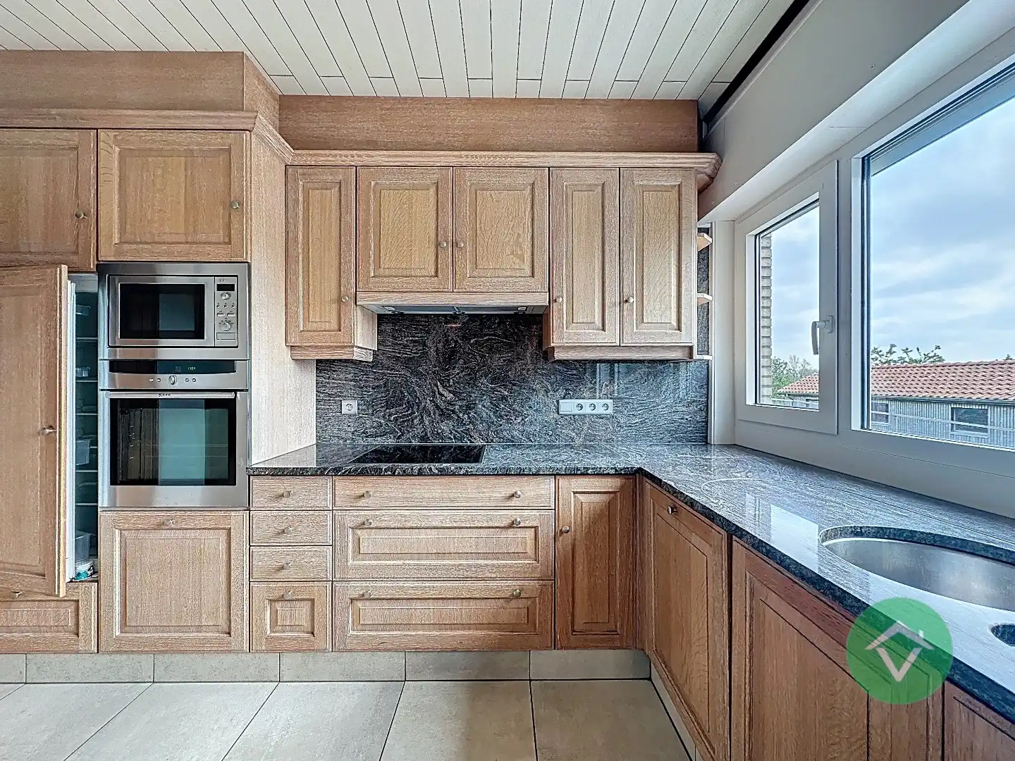 Statige bungalow op 1.811m² met landelijk zicht, drie slaapkamers en twee garages te Ichtegem foto 13