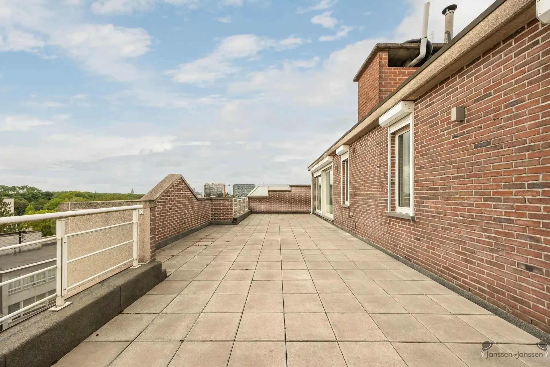 Lichtrijk penthouse met ruime terrassen en panoramisch uitzicht! foto 16
