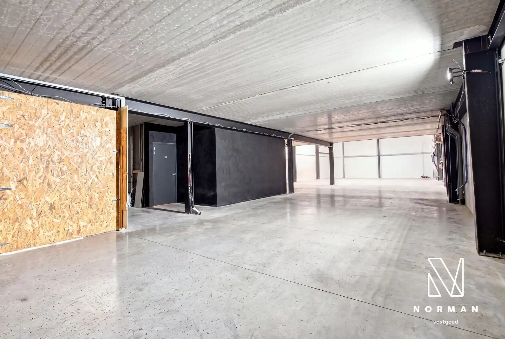 Bedrijfswoning op 1186 m² met luxueuze woonst. foto 34