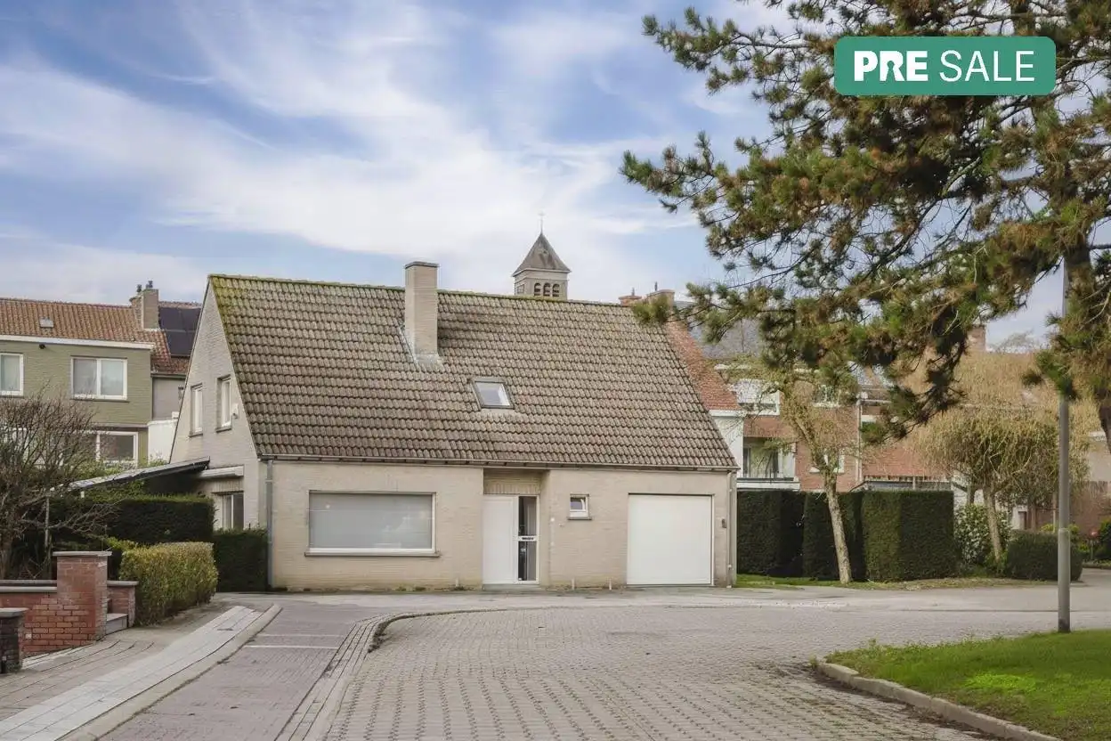 Instapklaar huis met 4 slpk te Sint-Elisabeth in Kortrijk foto {{pictureIndex}}