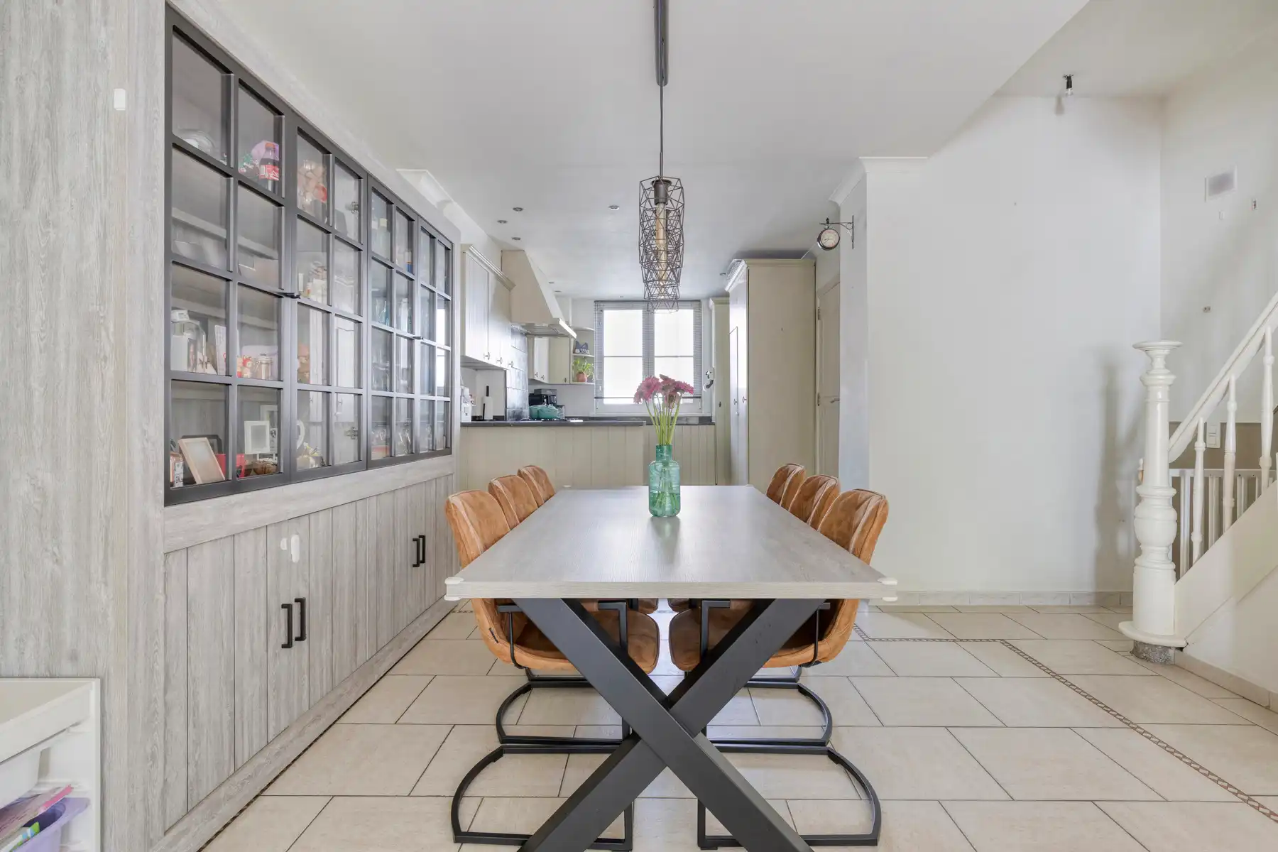 Gezellige gezinswoning met 4 slaapkamers en tuin foto 3