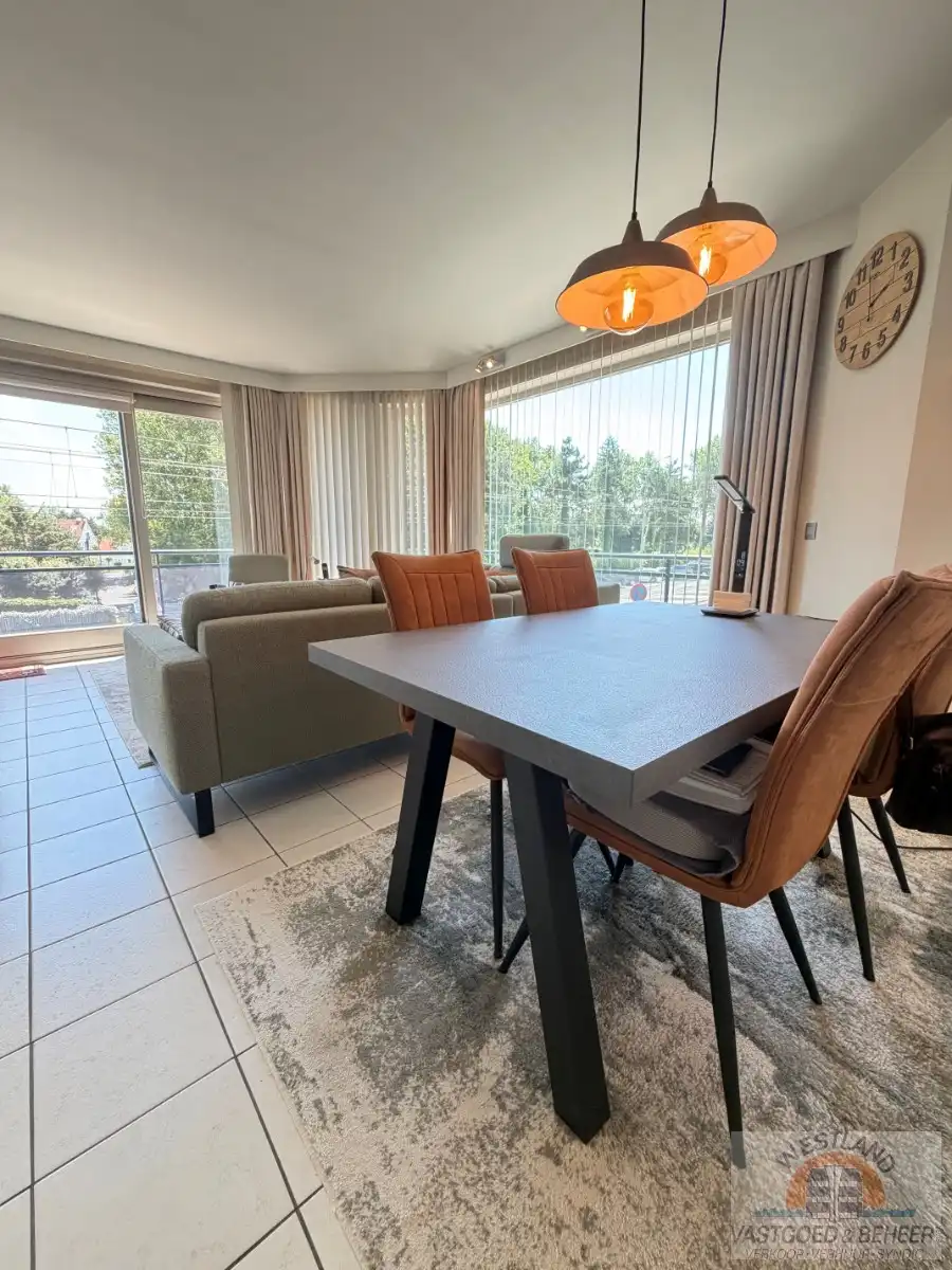 Lichtrijk hoekappartement met 1 slaapkamer foto 5