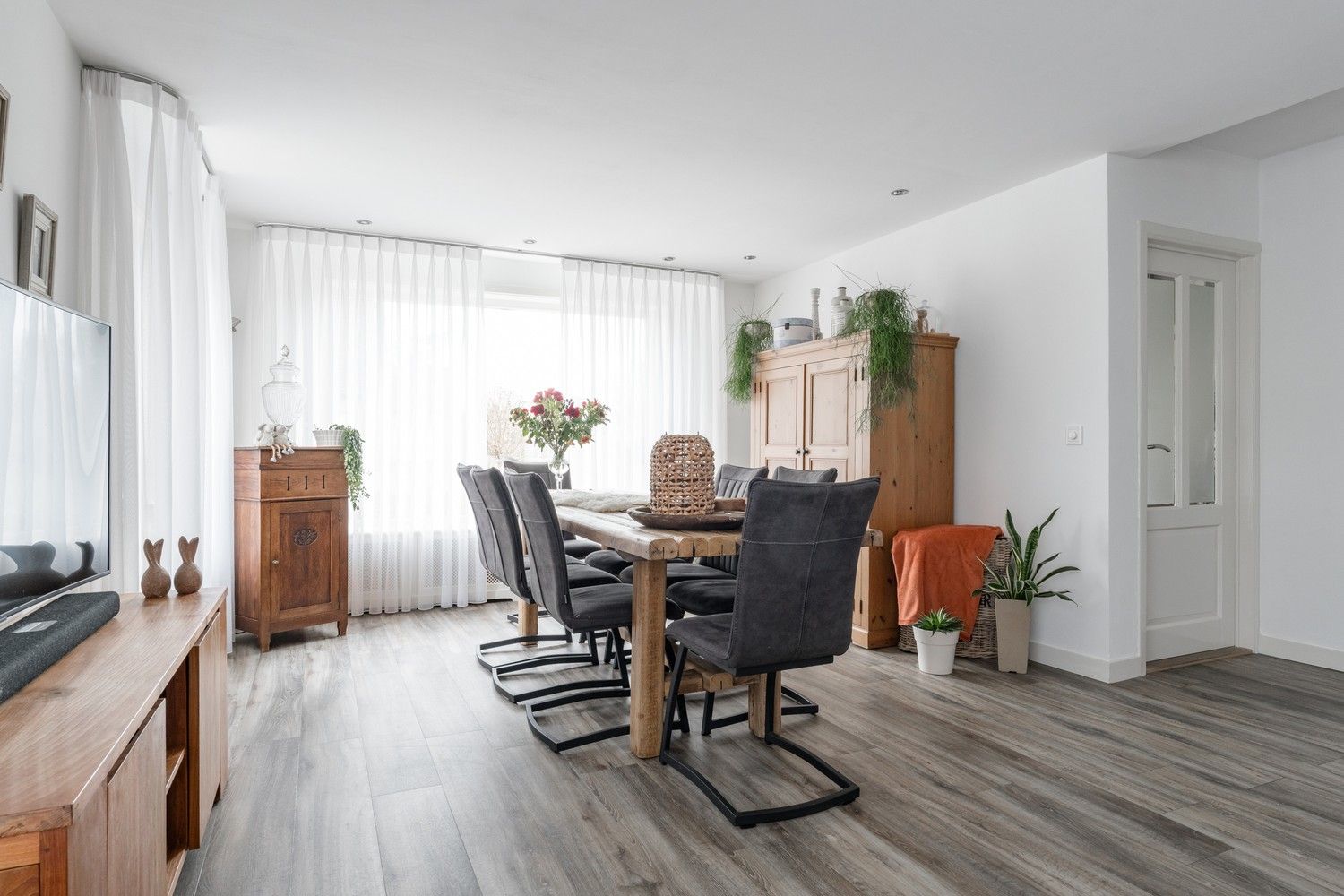 Vrijstaande woning met prachtig uitzicht op weilanden, rustige ligging nabij de Nederlandse grens! foto 8