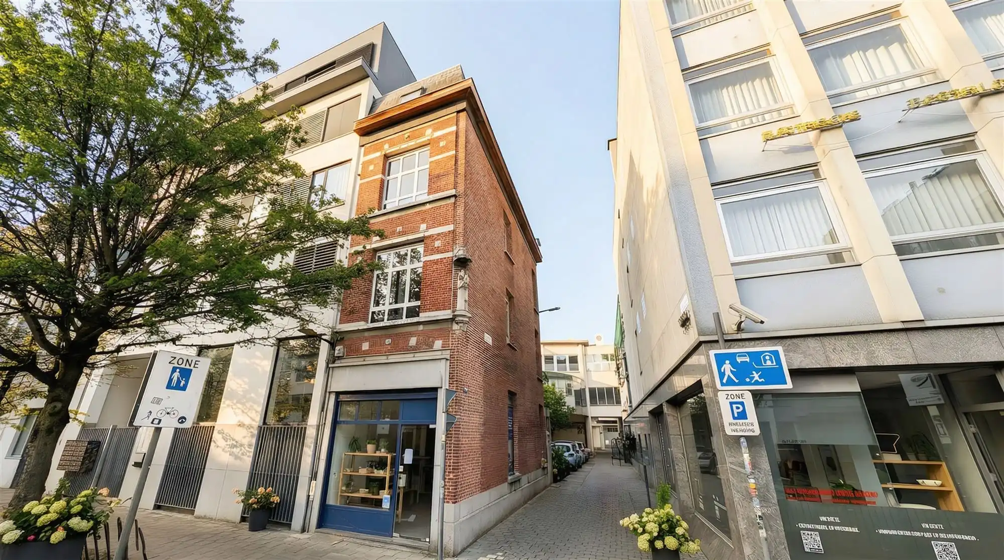 Opbrengsteigendom met 6 studentenkamers en commercieel. foto {{pictureIndex}}