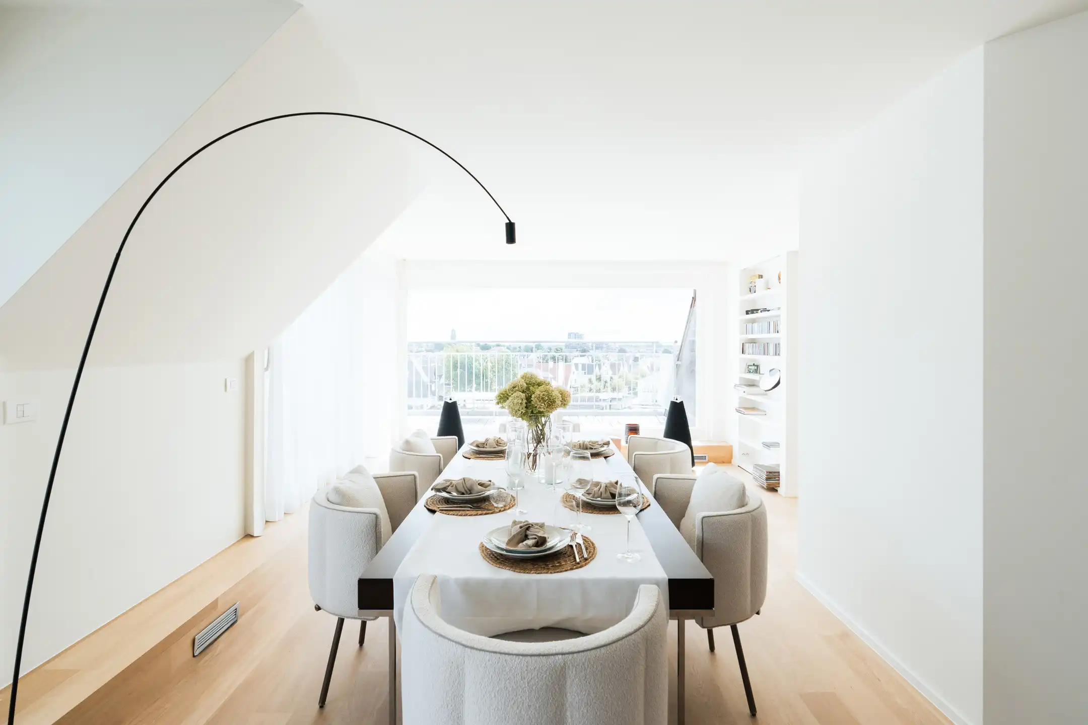 Sublieme zonnige penthouse met ruime terrassen en zijdelings zeezicht foto 9