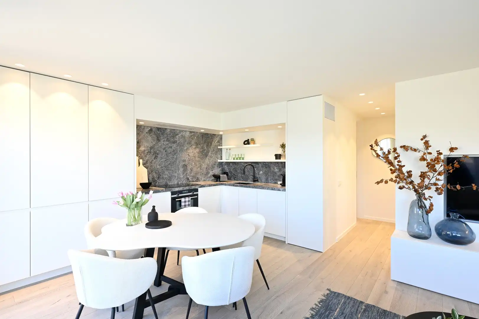 Prachtig penthouse appartement gelegen nabij de Zeedijk, de winkels en het Van Bunnenplein. foto 3