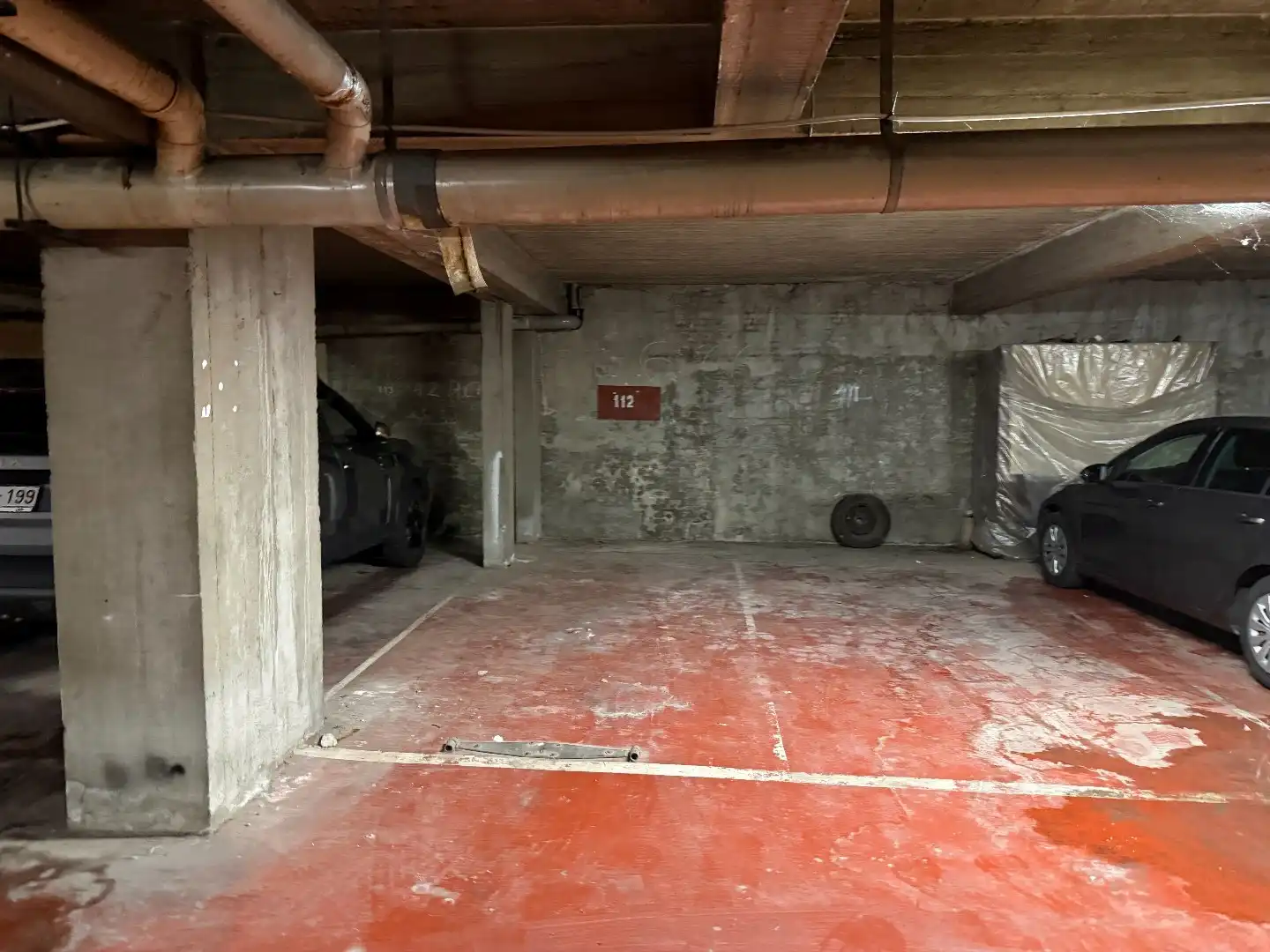 Ondergrondse parkeerplaats te Antwerpen foto {{pictureIndex}}