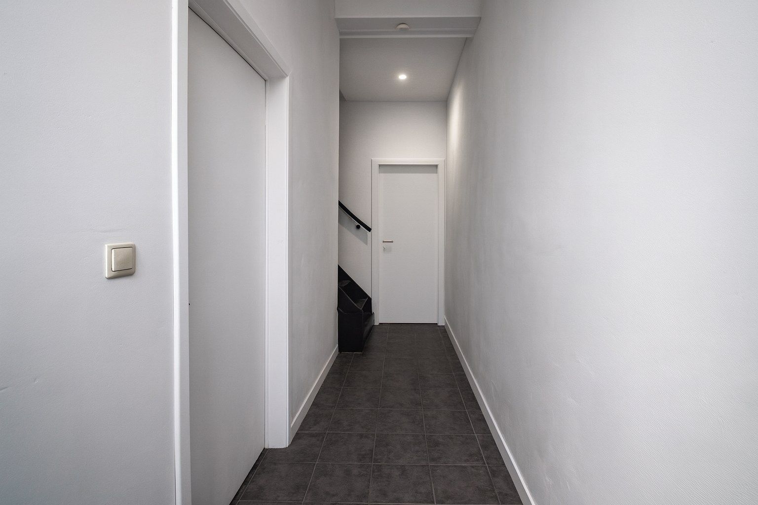 Te koop: Charmante centraal gelegen stadswoning met vijf slaapkamers in hartje Sint-Niklaas! foto 2