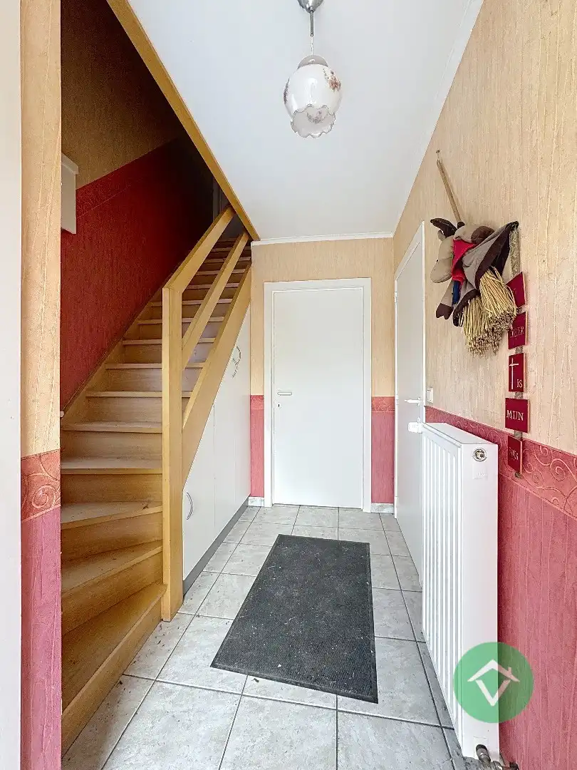 Alleenstaande woning met naastliggend stuk bouwgrond en weide te Eernegem foto 23