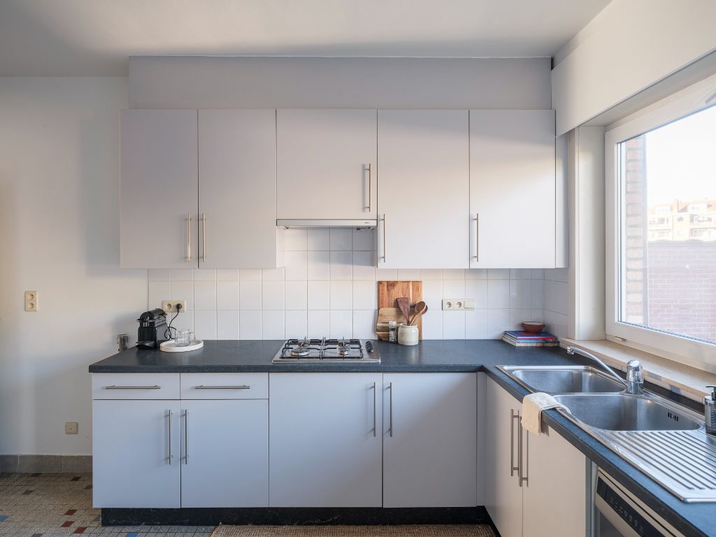 Een stijlvol appartement in de&nbsp;Sportstraat, met een warm mid-century karakter en hedendaags wooncomfort. foto 5