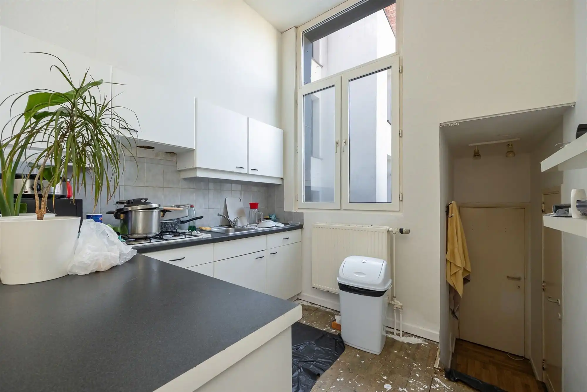 Karaktervolle burgerwoning met potentieel in geliefde buurt foto 12