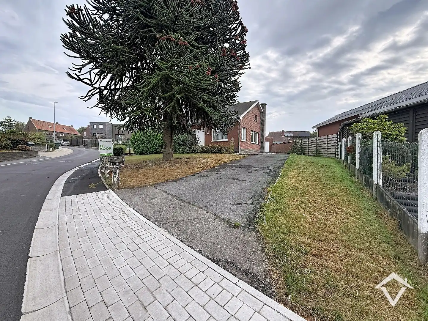 Gelijkvloerse woning met 3 slaapkamers, ruime garage en tuin op een gunstige ligging te Hooglede foto 34