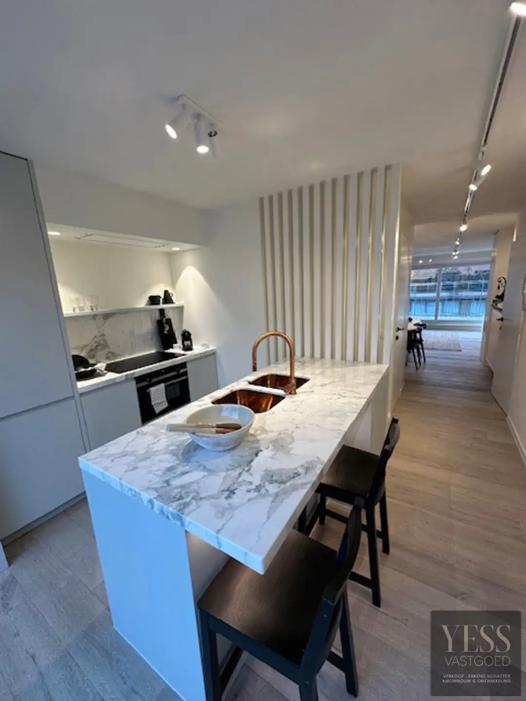 Stijlvol gerenoveerd appartement op een zucht van de zee! foto 5