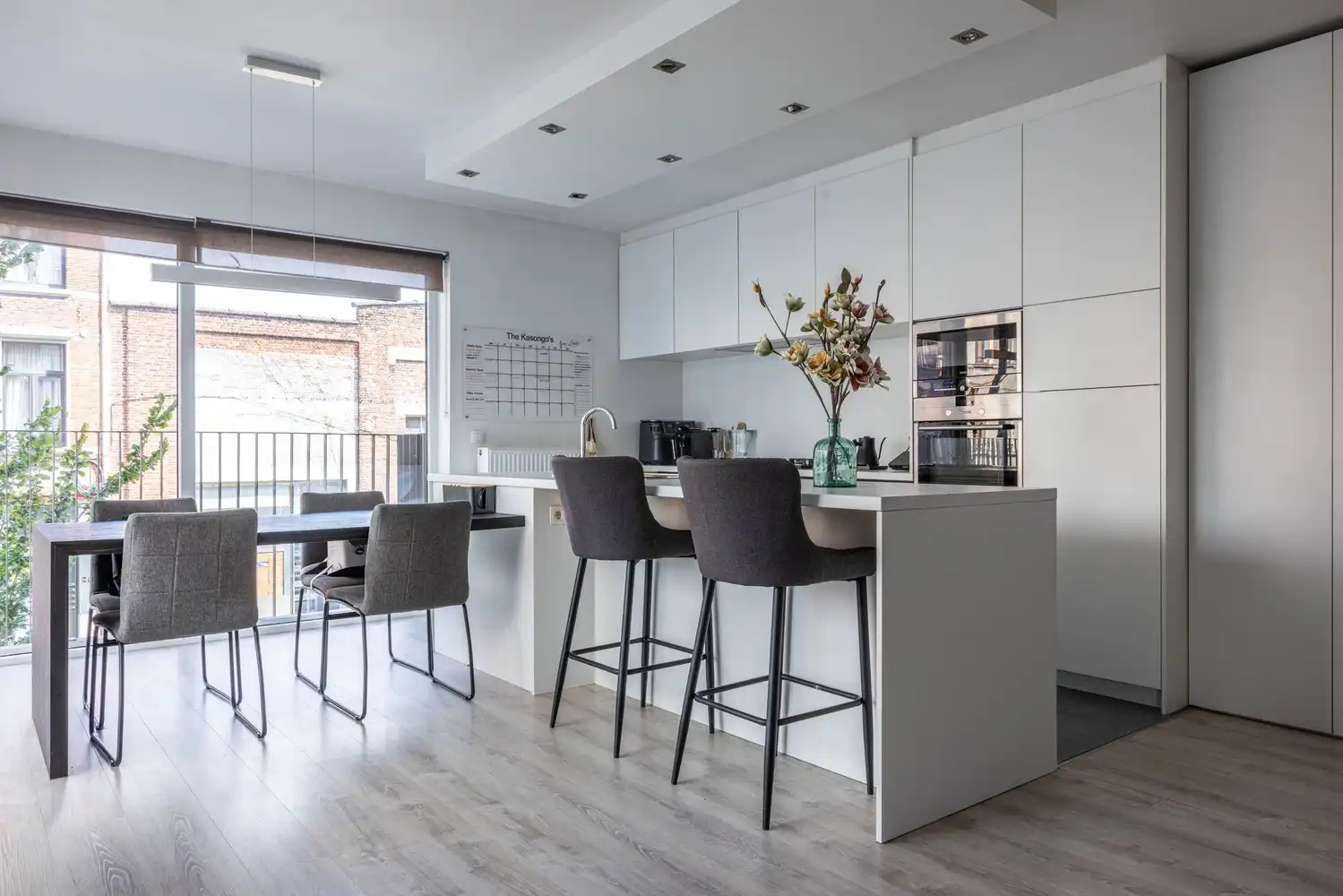 Ruim 2SLK-appartement (95 m²) met terras en zicht op Park Spoor Noord + parking foto 3
