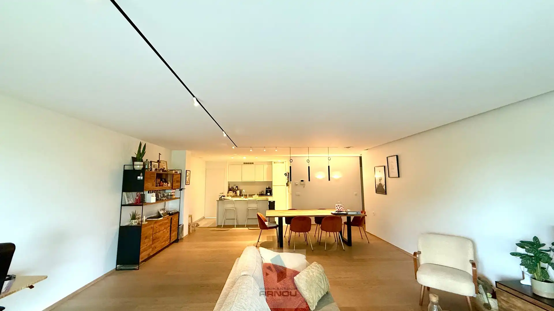 Stijlvolle en ruime loft met 2 slaapkamers, dressing, overdekt terras en 2 parkeerplaatsen foto 8