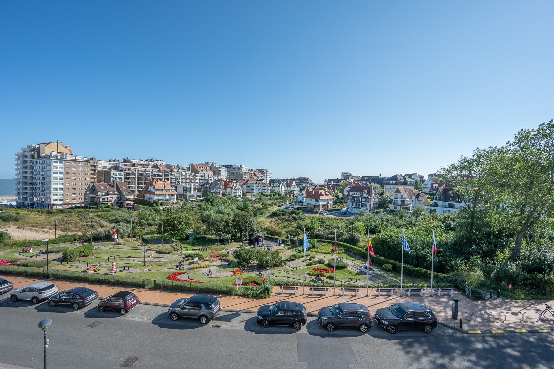 Riant appartement met zeezicht en uitzicht op het Stübbenpark in Duinbergen foto 5