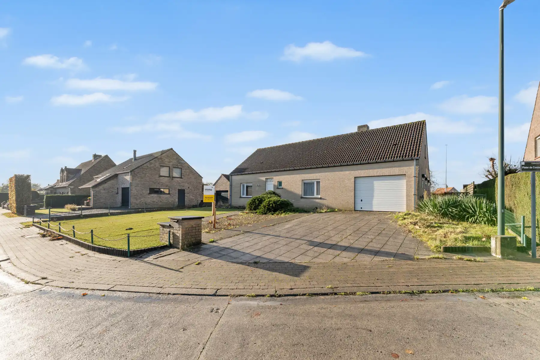 Hoofdfoto van de publicatie: Bungalow met potentieel in centrum Torhout