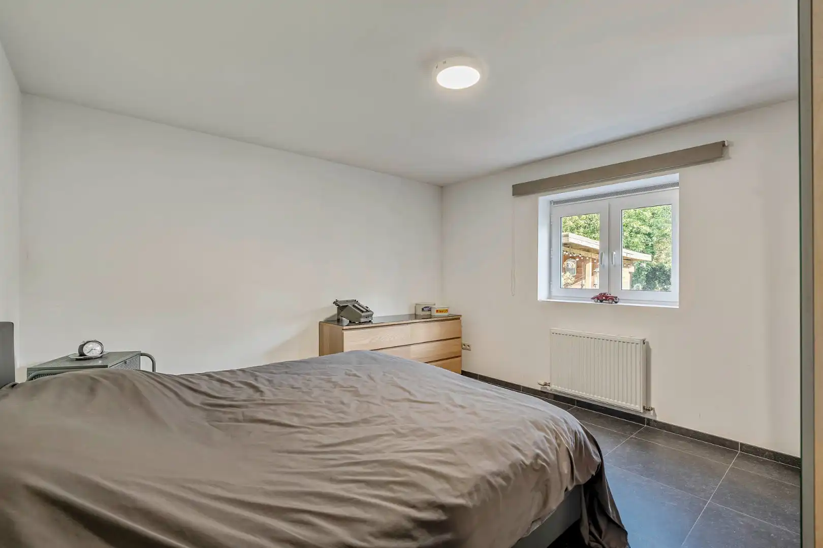 Comfortabel, gelijkvloers appartement mét ruime tuin en carport! foto 8