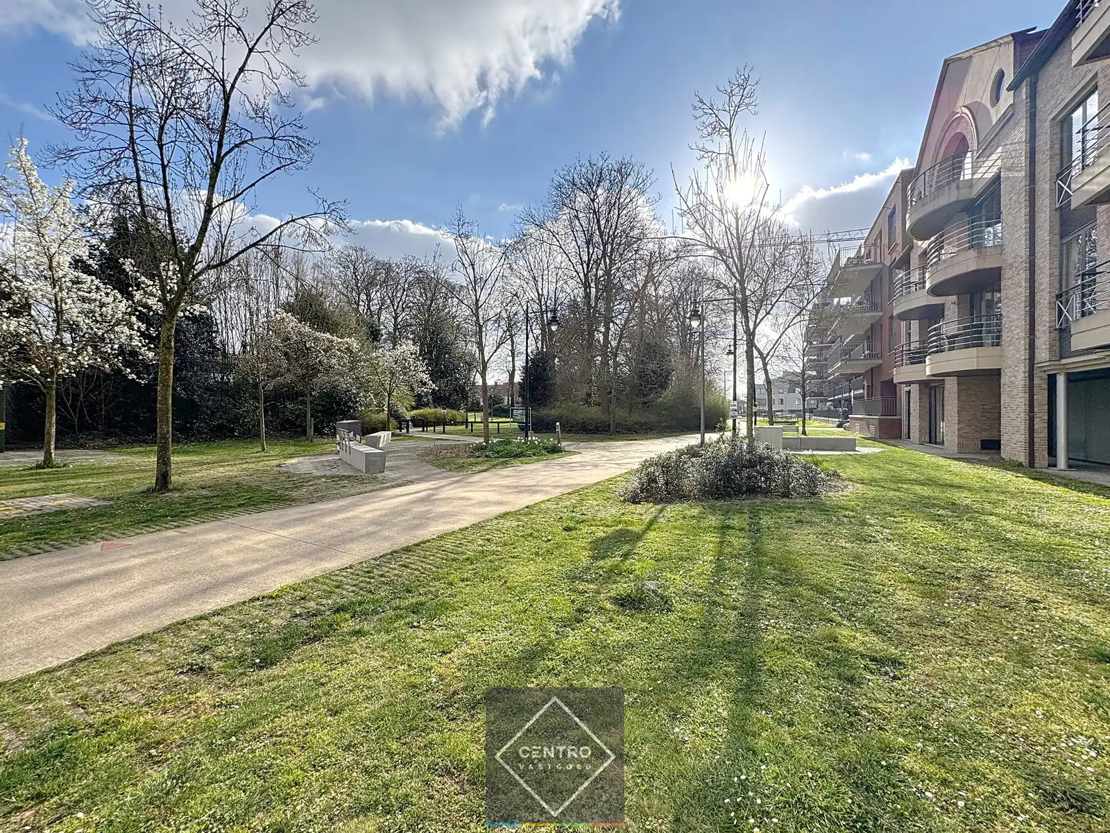 Centraal gelegen kantoor met mogelijkheid tot ruime garage! foto 12