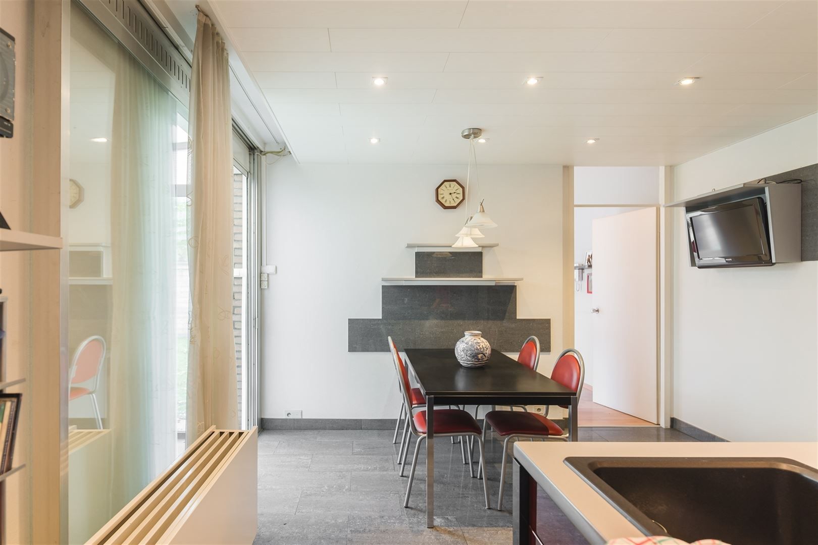 Uniek gelijkvloersappartement met tuin, dubbele garage en tal van mogelijkheden foto 5