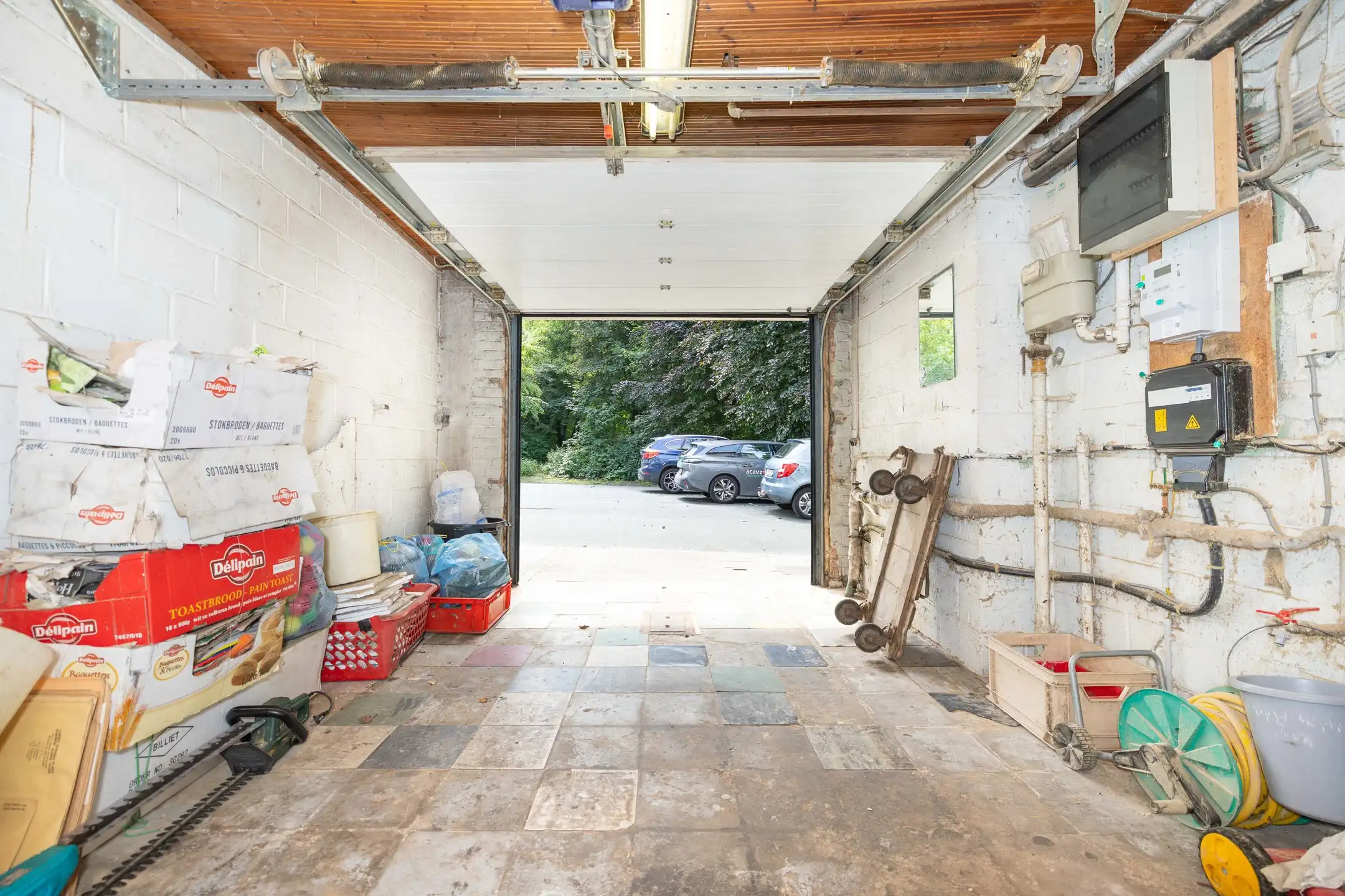 Rustig gelegen huis met drie gevels, tuin en garage foto 4