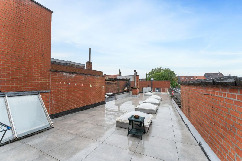 Genoveerd appartementsgebouw met drie appartementen en handelsruimte foto 10