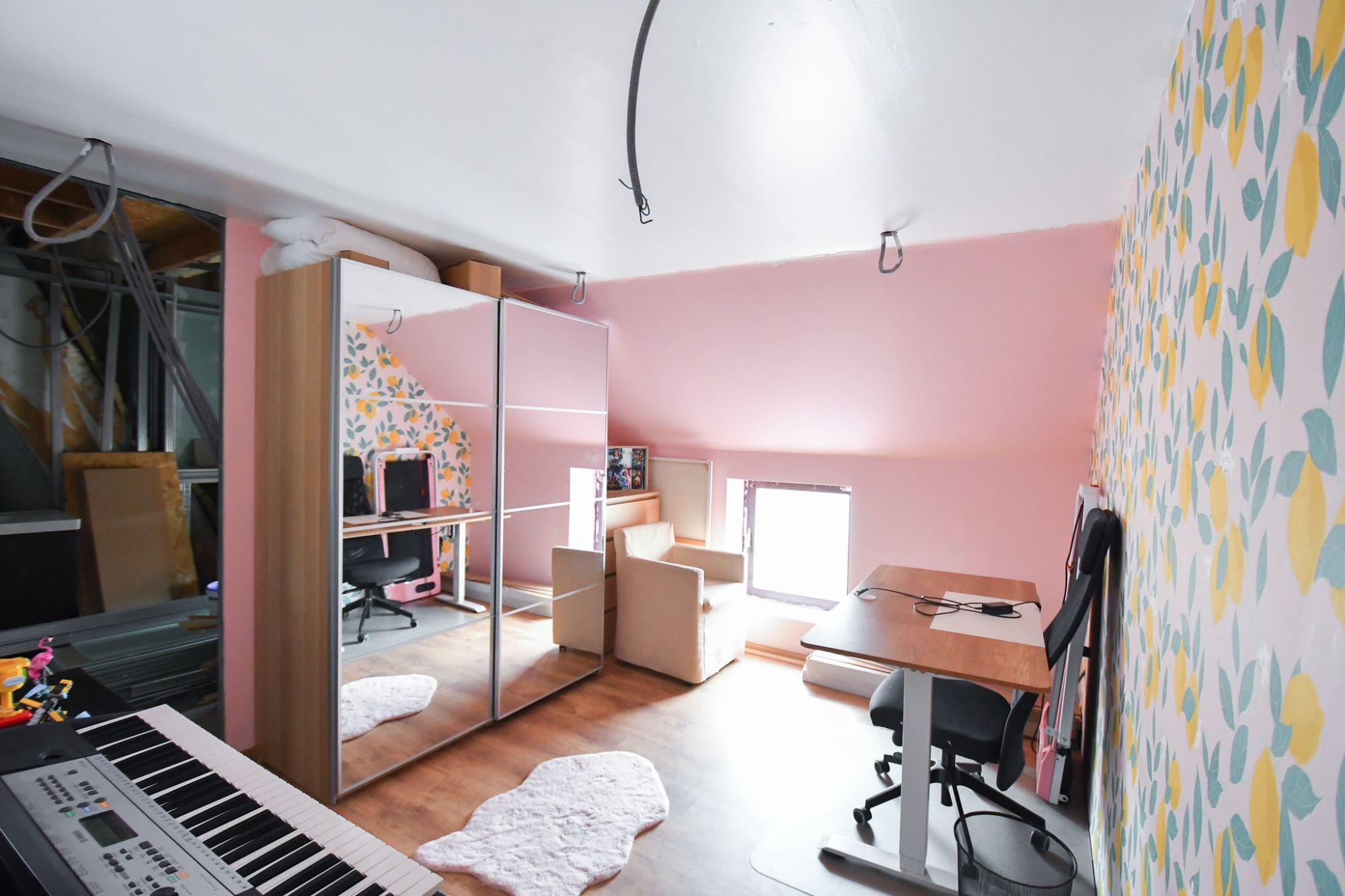 Gezinswoning met 3 slaapkamers, diepe tuin en enorm veel potentieel. foto 12