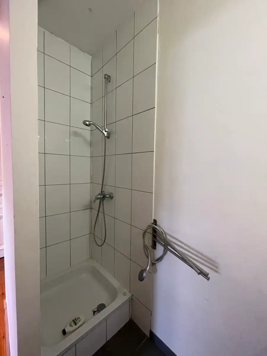 Studentenkamer met eigen douche!  foto 4