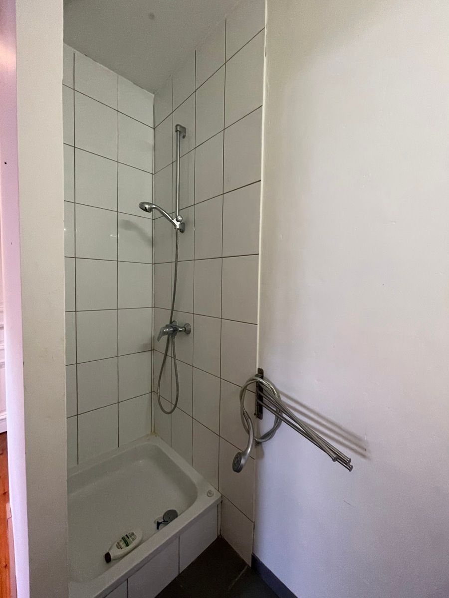 Studentenkamer met eigen douche!  foto 4