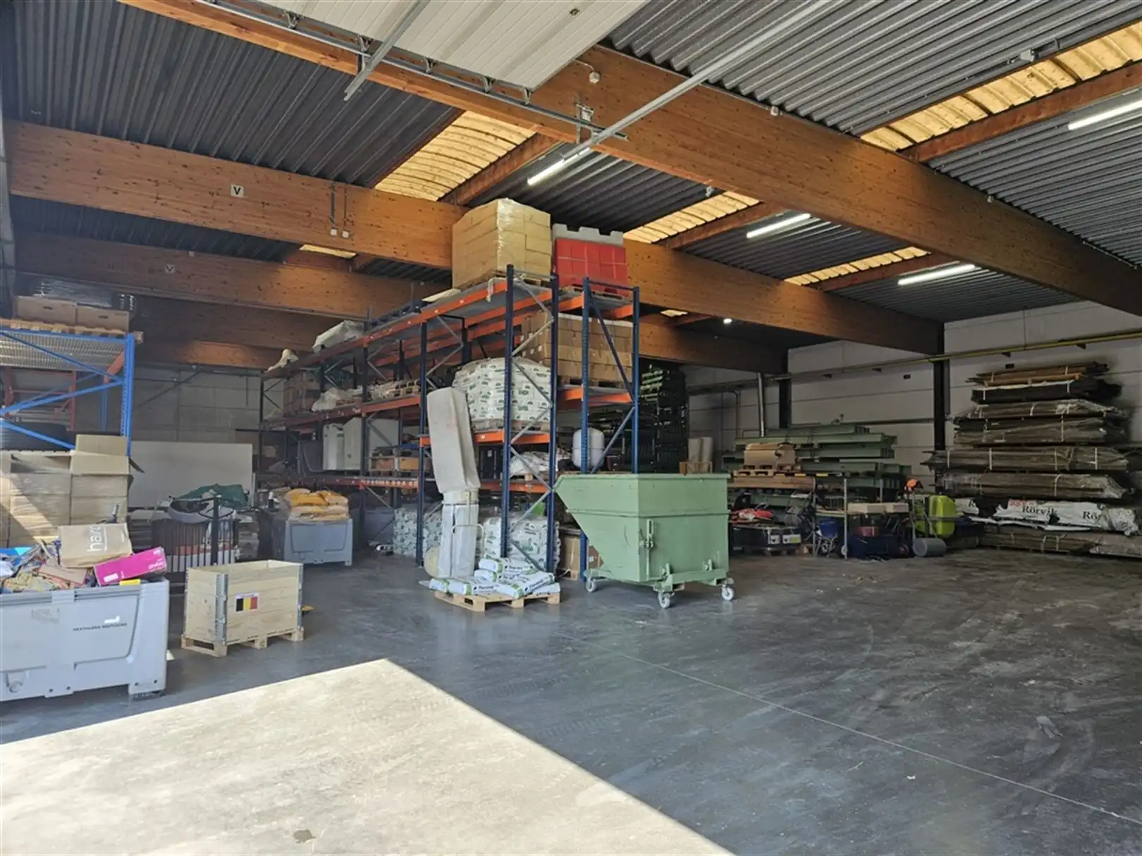 Semi-industrie met verhard terrein foto 9