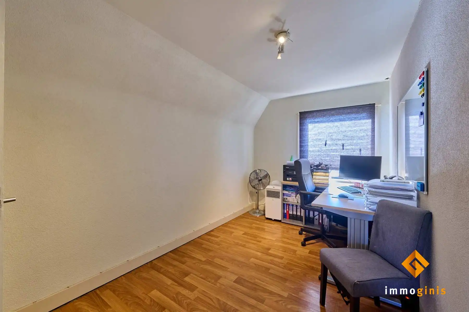 Deel opgefriste woning met 3 slaapkamers op een perceel van 4a80ca, in een rustige buurt. foto 15